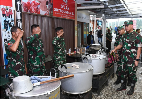 Panglima Komando Daerah Militer (Pangdam) IV/Diponegoro, Mayjen TNI Achiruddin, turun ke lapangan guna meninjau lokasi terdampak banjir bandang dan tanah longsor di Kabupaten Purbalingga