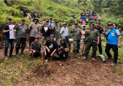 Komunitas Dharma Bhakti Patanjala bersama Perkumpulan Pecinta Alam Ganesha Muda (PPA Gasda) mempelopori aksi konservasi integratif, di Kompleks Lembah Watu Sanggar, Desa Talagening, Kecamatan Bobotsari, Minggu 11 Januari 2026.