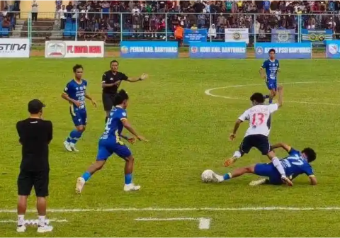 Persibas Banyumas memastikan satu tempat di babak berikutnya Liga 4 Jawa Tengah setelah menundukkan PPSM Magelang dengan skor tipis 1-0 di Stadion GOR Satria, Purwokerto, pada Rabu 14 Januari 2026.