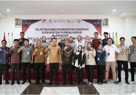 Bupati Purbalingga Fahmi M. Hanif bersama Civitas Akademika Politeknik Madyatika Purbalingga saat Safari Perguruan Tinggi ke Politeknik Madyatika Purbalingga, Selasa 13 Januari 2026. Sumber Foto: Prokompim Setda Purbalingga