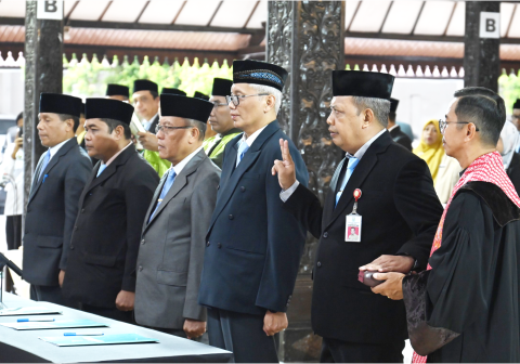 Bupati Purbalingga, Fahmi Muhammad Hanif, meresmikan penyederhanaan Struktur Organisasi dan Tata Kerja (SOTK) melalui pelantikan lima Pejabat Pimpinan Tinggi Pratama di Pendopo Dipokusumo, Senin 12 Januari 2026.