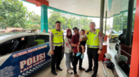 Satlantas Polres Purbalingga Wujudkan Mimpi Bocah Bojongsari, Kenzie Tersenyum Usai Naik Mobil Patroli