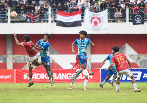 Duel sengit menghiasi laga Persitema Temanggung melawan Persibangga Purbalingga dalam leg lanjutan Liga 4 Jawa Tengah 2025/2026. Sumber Foto: Raptor_project07