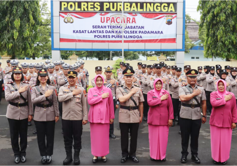 Polres Purbalingga melaksanakan upacara serah terima jabatan (sertijab) untuk posisi Kasatlantas dan Kapolsek Padamara di halaman Mapolres, Rabu pagi, 21 Januari 2026 Polres Purbalingga melaksanakan upacara serah terima jabatan (sertijab) untuk posisi Kasatlantas dan Kapolsek Padamara di halaman Mapolres, Rabu pagi, 21 Januari 2026