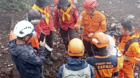 Tim SAR gabungan melakukan pencarian Syafiq Ali (18), pendaki asal Magelang yang dikabarkan sudah hilang selama 17 hari di Gunung Slamet.