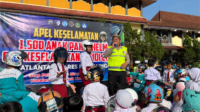 1.500 Siswa MI ISatuan Lalu Lintas (Satlantas) Polres Purbalingga menginisiasi langkah preventif guna menekan angka kecelakaan melalui Apel Keselamatan di MI Istiqomah Sambas, Selasa 10 Februari 2026.stiqomah Sambas Pakai Helm Satuan Lalu Lintas (Satlantas) Polres Purbalingga menginisiasi langkah preventif guna menekan angka kecelakaan melalui Apel Keselamatan di MI Istiqomah Sambas, Selasa 10 Februari 2026.