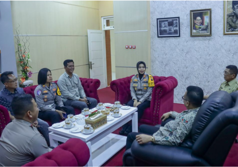 Ketua DPRD Kabupaten Purbalingga, H.R. Bambang Irawan dan Kapolres Purbalingga, AKBP Anita Indah Setyaningrum bersilaturahmi fokus pada penguatan kolaborasi antarlembaga demi meningkatkan pelayanan publik, Selasa 10 Februari 2026 Ketua DPRD Kabupaten Purbalingga, H.R. Bambang Irawan dan Kapolres Purbalingga, AKBP Anita Indah Setyaningrum bersilaturahmi fokus pada penguatan kolaborasi antarlembaga demi meningkatkan pelayanan publik, Selasa 10 Februari 2026