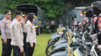 Kapolres Purbalingga, AKBP Anita Indah Setyaningrum, melakukan pengecekan mencakup kelengkapan teknis seperti armada sepeda motor, helm, dan rompi guna menjamin seluruh alat berfungsi optimal saat anggota menggunakannya.