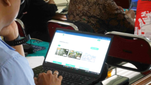Dinas Komunikasi dan Informatika (Dinkominfo) Kabupaten Purbalingga memfasilitasi pembuatan domain website bagi puluhan desa guna mempercepat transformasi digital. Dinas Komunikasi dan Informatika (Dinkominfo) Kabupaten Purbalingga memfasilitasi pembuatan domain website bagi puluhan desa guna mempercepat transformasi digital.