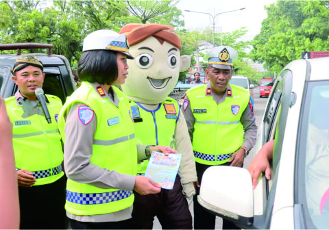 Polres Purbalingga mengawali hari pertama Operasi Keselamatan Candi 2026 dengan aksi simpatik di Simpang Empat Patung Jenderal Soedirman, Senin 2 Februari 2026. Polres Purbalingga mengawali hari pertama Operasi Keselamatan Candi 2026 dengan aksi simpatik di Simpang Empat Patung Jenderal Soedirman, Senin 2 Februari 2026.