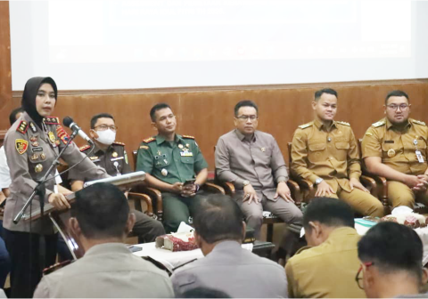Kapolres Purbalingga, AKBP Anita Indah Setyaningrum, saat memimpin Rapat Forum Koordinasi Pimpinan Daerah (Forkopimda) dan Lintas Sektoral di Operation Room Setda Purbalingga, Senin 23 Februari 2026