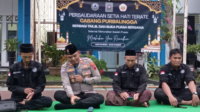 Kasat Binmas Polres Purbalingga, AKP Tedy Subiyarsono saat memberikan  sosialisasi Kamtibmas Ramadan kepada rbuan anggota Persaudaraan Setia Hati Terate (PSHT) Cabang Kabupaten Purbalingga di lapangan SMP Negeri 1 Kalimanah, Sabtu, 28 Februari 2026.