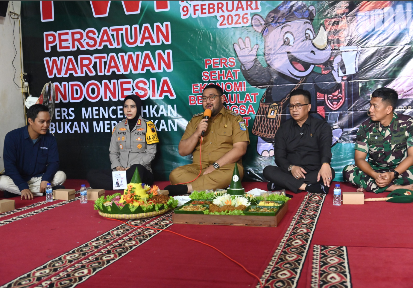Wakil Bupati Purbalingga, Dimas Prasetyahani, menekankan kewajiban para wartawan untuk senantiasa menjunjung tinggi prinsip verifikasi informasi secara berlapis. Wakil Bupati Purbalingga, Dimas Prasetyahani, menekankan kewajiban para wartawan untuk senantiasa menjunjung tinggi prinsip verifikasi informasi secara berlapis.