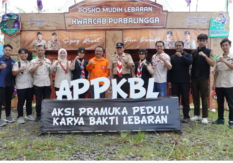 Ketua Kwartir Daerah (Kwarda) Gerakan Pramuka Jawa Tengah, Budi Prayitno dan Ketua Kwarcab Purbalingga Tri Gunawan Setyadi bersama tim Pewarta Pramuka meninjau lokasi Posko Aksi Pramuka Peduli Karya Bakti Lebaran (APPKBL) 2026 di Kwarcab Purbalingga di Simpang Empat Walik, Selasa 17 Maret 2026 Ketua Kwartir Daerah (Kwarda) Gerakan Pramuka Jawa Tengah, Budi Prayitno dan Ketua Kwarcab Purbalingga Tri Gunawan Setyadi bersama tim Pewarta Pramuka meninjau lokasi Posko Aksi Pramuka Peduli Karya Bakti Lebaran (APPKBL) 2026 di Kwarcab Purbalingga di Simpang Empat Walik, Selasa 17 Maret 2026