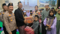 Kapolres Purbalingga AKBP Anita Indah Setyaningrum menggelar aksi bakti sosial sekaligus buka puasa bersama para santri dan jemaah pengajian di Pondok Pesantren Daaruttaqwa, Desa Brobot, Kecamatan Bojongsari, Rabu 11 Maret 2026 sore.