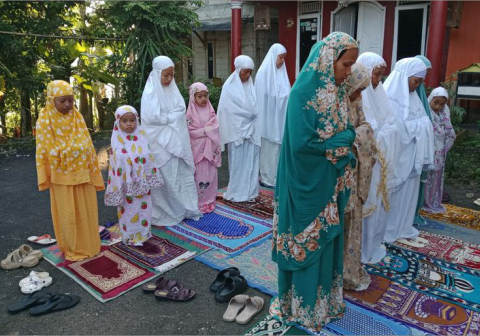 Jemaah Islam Alif Rebo Wage (Aboge) Desa Cibangkong, Kecamatan Pekuncen Kabupaten Banyumas, Jawa Tengah, menggelar salat Idulfitri pada Sabtu, 21 Maret 2026.