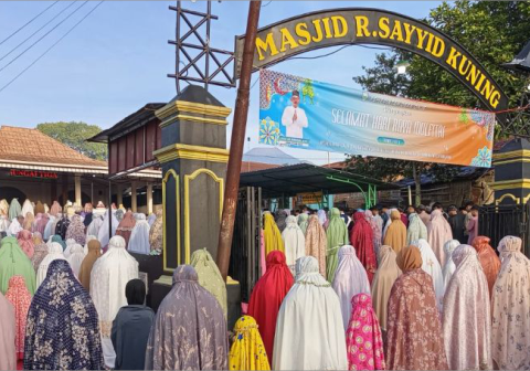 Jemaah Islam Alif Rebo Wage (Aboge) memenuhi Masjid R Sayid Kuning di Desa Onje, Kecamatan Mrebet, Kabupaten Purbalingga, untuk menunaikan Salat Idulfitri, Sabtu 21 Maret 2026. Jemaah Islam Alif Rebo Wage (Aboge) memenuhi Masjid R Sayid Kuning di Desa Onje, Kecamatan Mrebet, Kabupaten Purbalingga, untuk menunaikan Salat Idulfitri, Sabtu 21 Maret 2026.
