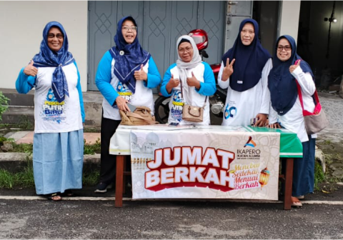 Ikatan Alumni SMP Negeri 2 Purbalingga (IKAPERO) menunjukkan kepedulian nyata melalui aksi kemanusiaan bertajuk "Jumat Berkah".