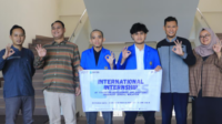 Mahasiswa Teknik Informatika sukses menembus program magang internasional pada perusahaan EDESS yang berlokasi di Johor Bahru, Malaysia.