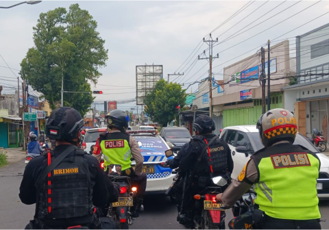 Satsamapta Polres Purbalingga Bersama  Brimob Kompi 2 Yon D Polda Jateng guna menyisir titik-titik keramaian masyarakat pada Sabtu 14 Maret 2026 sore.