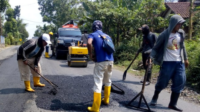 Penambalan Jalan Utama di Purbalingga