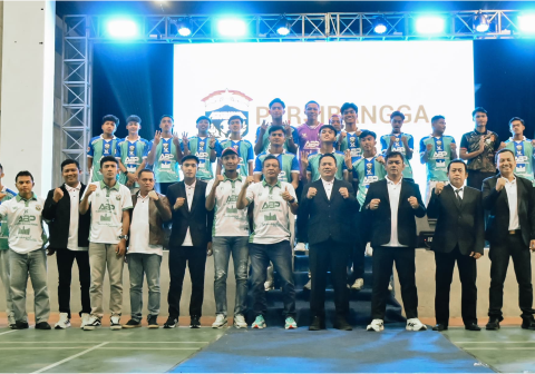 Manajemen Persibangga Purbalingga secara resmi memperkenalkan komposisi tim dan seragam terbaru di GOR Sasana Krida Perwira Purbalingga pada Jumat 27 Maret 2026 malam tersebut menjadi momentum pembuktian ambisi Laskar Jenderal Soedirman.