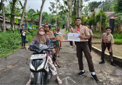 Momentum bulan suci Ramadan 1447 H menjadi sarana bagi Gerakan Pramuka Pangkalan SMP Negeri 3 Kutasari untuk menebar kebaikan kepada sesama.