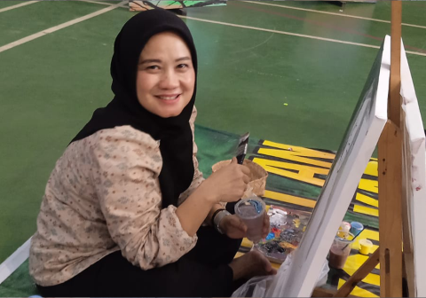 Melukis bagi Ana Vionita menjadi cara efektif untuk menuangkan perasaan melalui sapuan kuas pada kanvas. Foto Dokumen Pribadi.