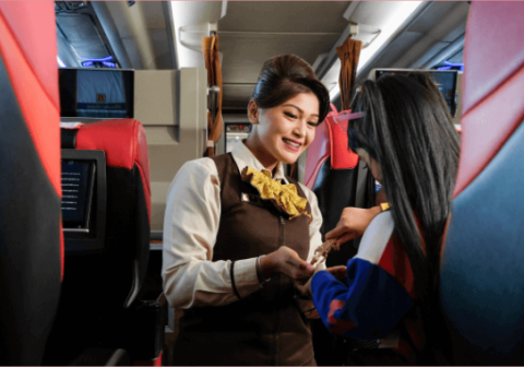 Awak Kabin PO Rosalia Indahseang melayani penumpang