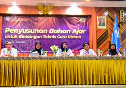 Bimbingan teknis guru utama menyusun bahan ajar guna memperkuat pelestarian bahasa daerah