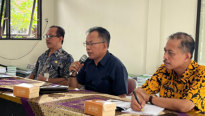 Ketua Bawaslu Kabupaten Purbalingga, Misrad besama pengurus dan Andalan Bidang Organisasi Hukum (Sekbid Orhum) Kwarcab Purbalingga, Saryono saat audiensi yang berlangsung di Sanggar Pramuka, Kamis 16 April 2026 Ketua Bawaslu Kabupaten Purbalingga, Misrad besama pengurus dan Andalan Bidang Organisasi Hukum (Sekbid Orhum) Kwarcab Purbalingga, Saryono saat audiensi yang berlangsung di Sanggar Pramuka, Kamis 16 April 2026