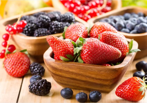 Buah Stroberi dan blueberry