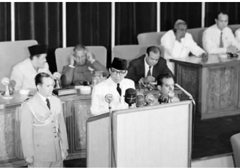 18 April 1955, Soekarno kembali ke Bandung. Bukan untuk kunjungan biasa, melainkan hadir berpartisipasi dalam Konferensi yang digagas oleh PM. Ali Sastroamidjojo dan merupakan momen bersejarah yang dilatar belakangi oleh hal yang sama sekali non-tunggal, majemuk, berlapis, tumpang-tindih. Sumber Foto: Google Foto