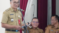 Camat Bukateja, Danang Nuswantoro saat mengikuti acara Halalbihalal bersama masyarakat dari wilayah Kecamatan Bukateja, Kemangkon, dan Purbalingga di Pendopo Kecamatan Bukateja, Senin 6 April 2026.