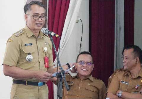 Camat Bukateja, Danang Nuswantoro saat mengikuti acara Halalbihalal bersama masyarakat dari wilayah Kecamatan Bukateja, Kemangkon, dan Purbalingga di Pendopo Kecamatan Bukateja, Senin 6 April 2026.