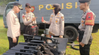 Kapolres Purbalingga, AKBP Anita Indah Setyaningrum saat pelatihan pengendalian massa (Dalmas) di Lapangan Kelurahan Kalikabong, Kecamatan Kalimanah, Selasa 14 April 2026.