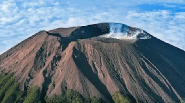 Gunung Slamet. Sumber Foto: portergunungjateng.com
