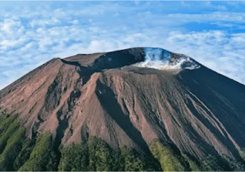 Gunung Slamet. Sumber Foto: portergunungjateng.com