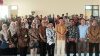 Kepala Dinas Pendidikan dan Kebudayaan Kabupaten Purbalingga, Heru Sri Wibowo, saat memberikan pembinaan bagi Koordinator Tata Usaha (TU) SMP di Aula Jenderal Sudirman, Sabtu, 18 April 2026.