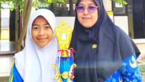 Ismi Khoirunisa Sumara, siswa berbakat asal SD Negeri 2 Bumisari, sukses menorehkan prestasi membanggakan dengan menjadi juara kedua renang pada O2SN tingkat Kecamatan Bojongsari tahun 2026.
