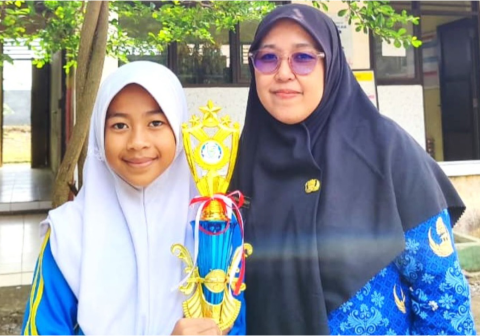 Ismi Khoirunisa Sumara, siswa berbakat asal SD Negeri 2 Bumisari, sukses menorehkan prestasi membanggakan dengan menjadi juara kedua renang pada O2SN tingkat Kecamatan Bojongsari tahun 2026.