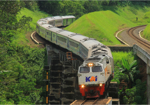 KA Jayakarta Relasi Pasarsenen-Surabaya Gubeng masuk daftar pembatalan perjalanan kereta api Daop 5 Purwokerto menyusul proses pemulihan jalur pascainsiden di Bekasi Timur. Foto: Humas KAI Daop 5 Purwokerto