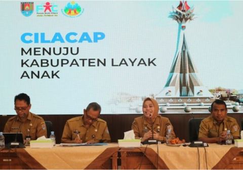 Plh Sekretaris Daerah Cilacap, Annisa Fabriana saat sosialisasi untuk menaikkan status Kabupaten Layak Anak (KLA) dari tingkat Nindya menuju Paripurna