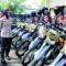 Kapolres Purbalingga AKBP Anita Indah Setyaningrum meninjau langsung kesiapan anggota yang mengemban tugas pelayanan pengamanan di halaman Mapolres Purbalingga, Kamis 30 April 2026 pagi.