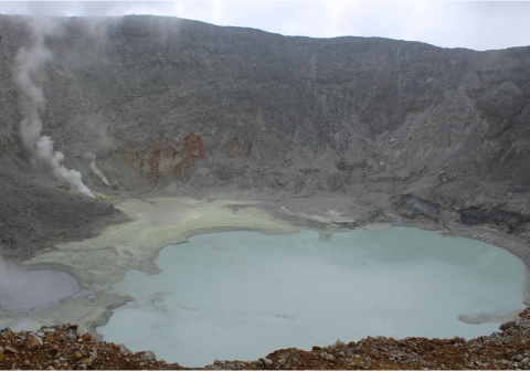 Kawah Gunung Sorik Marapi pada tahun 2022. Sumber Foto: bocahrimba Kawah Gunung Sorik Marapi pada tahun 2022. Sumber Foto: bocahrimba