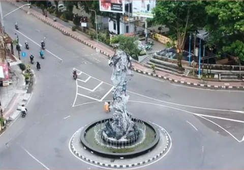 Tugu Lawet atau Tugu Walet atau Kupu Tarung merupakan monumen yang berada di Kabupaten Kebumen