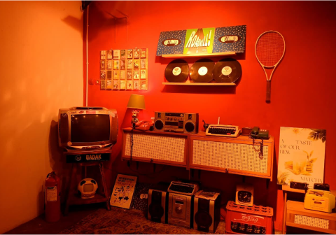 Sudut ikonik di Kedai Selaras bernuansa retro. Foto Dok Dea Resti Aryani