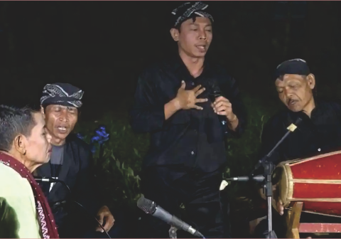 Tradisi Kesenian Manongan Panusupan ini muncul sejak tahun 1945 atau bahkan lebih awal sebagai perpaduan nilai Islam dan Hindu dalam konteks budaya lokal.