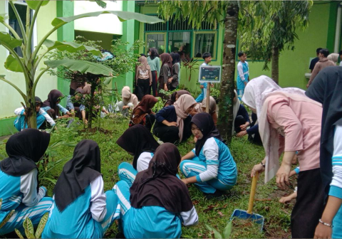 Siswa MAN 3 Kebumen tidak hanya belajar teori, tetapi mempraktikkannya langsung dalam kegiatan akademis.