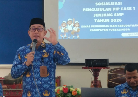 Kepala Dindikbud Purbalingga, Heru Sri Wibowo saat acara Sosialisasi usulan program Program Indonesia Pintar (PIP) Fase 1 jenjang SMP tahun 2026, di Aula Sudirman, Jumat, 17 April 2026